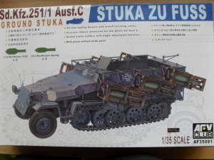 AFV CLUB 1/35 35091 Sd.Kfz 251/1 Ausf.C STUKA ZU FUSS
